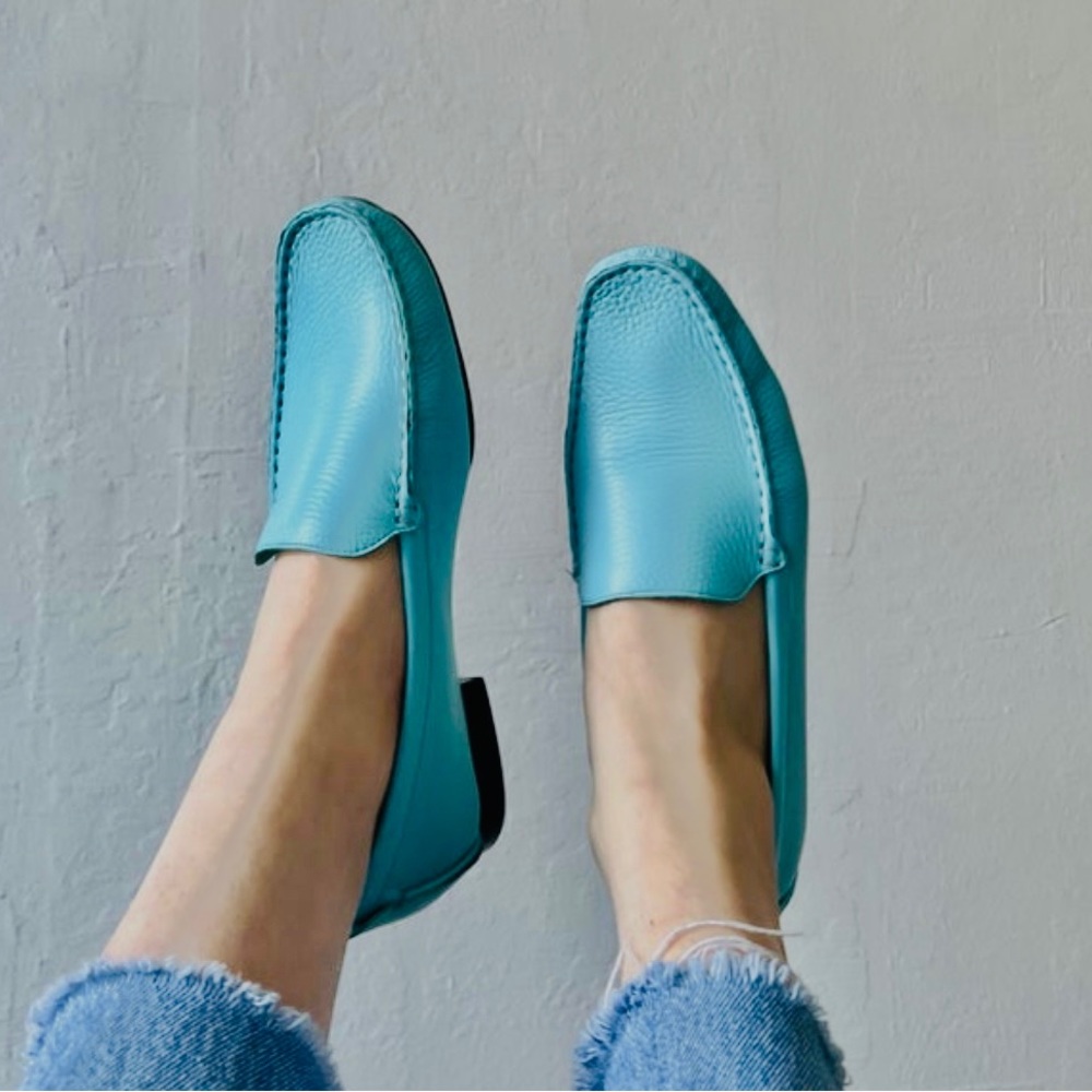 Talbots Authentic Classic Robins Egg Blue Pebbled Leather Loafers Women Size 6B